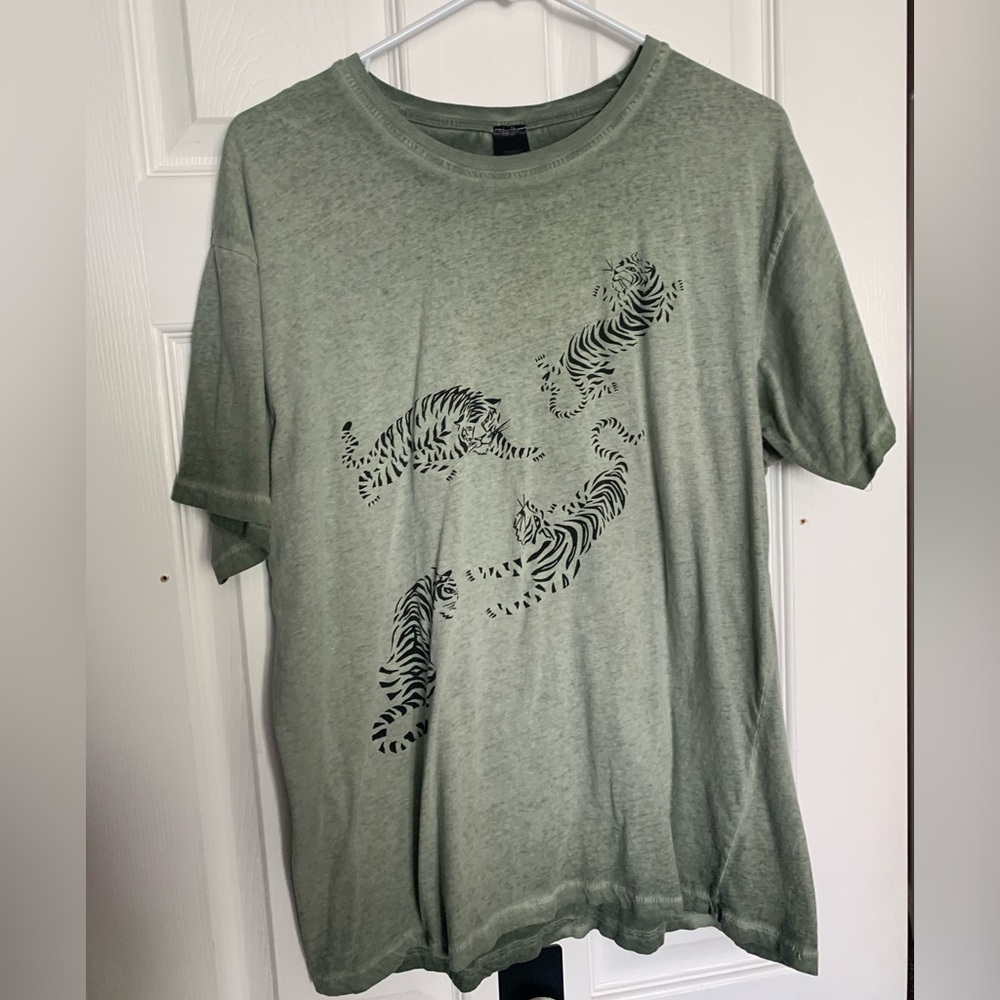 Tiger tee